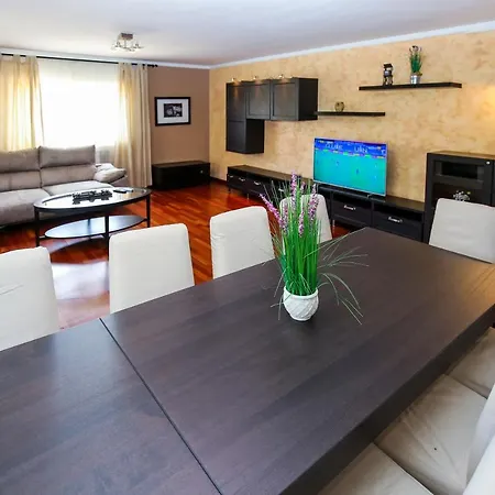 Magnifica Only Families Planet Costa Dorada Villa *